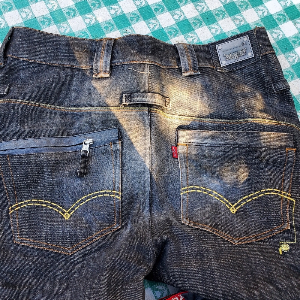686/Levi collab snowboard or ski pants